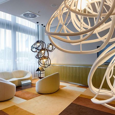 Novotel Muenchen Airport - Newly Renovated Frisinga Esterno foto "The interior of the hotel is very beautiful"