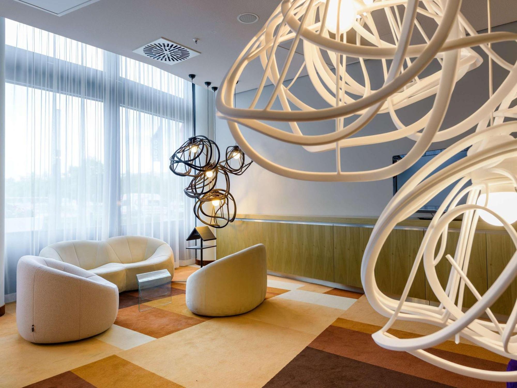 Novotel Muenchen Airport - Newly Renovated Frisinga Esterno foto "The interior of the hotel is very beautiful"