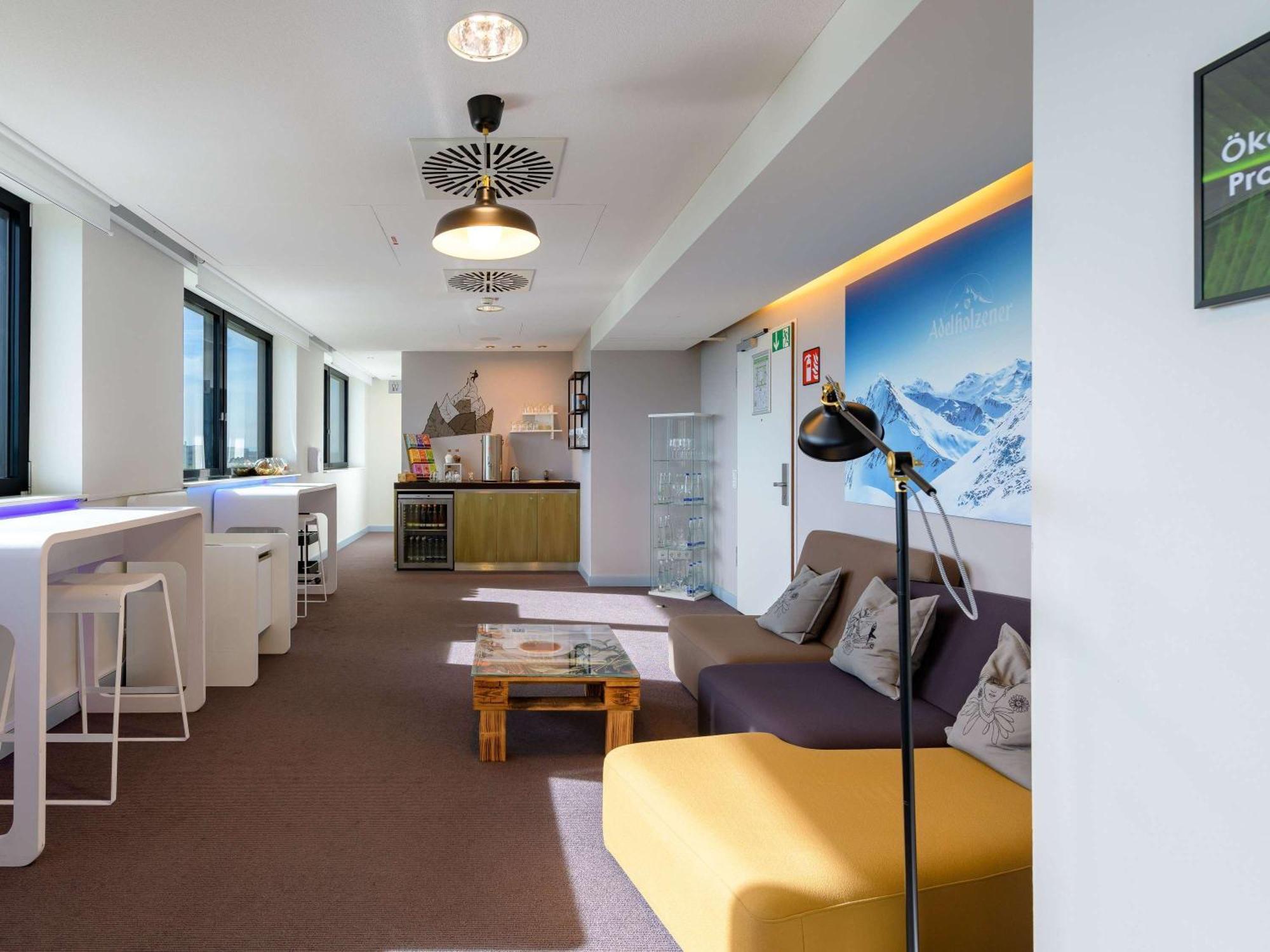 Novotel Muenchen Airport - Newly Renovated Frisinga Esterno foto Lounge area