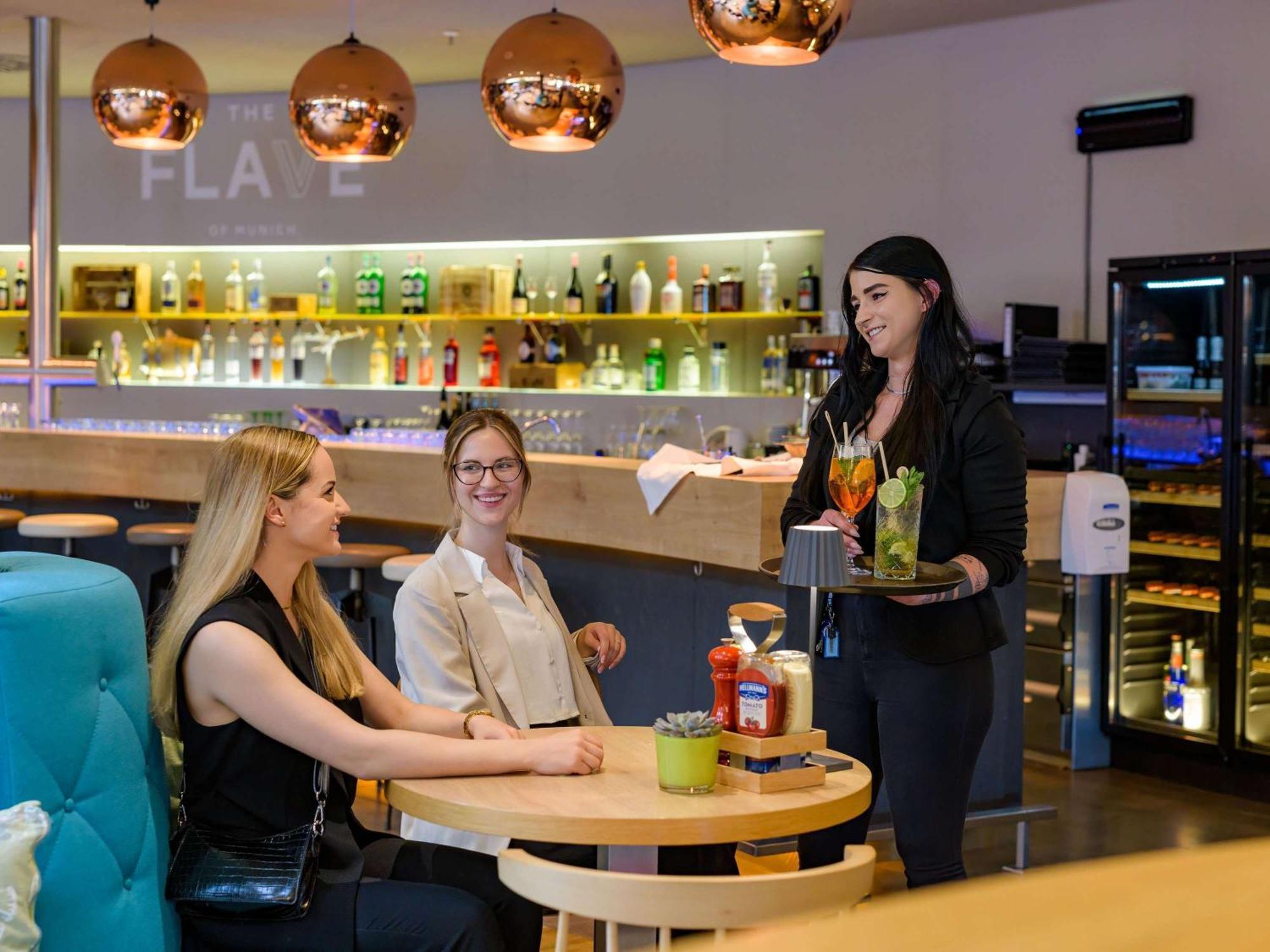 Novotel Muenchen Airport - Newly Renovated Frisinga Esterno foto The Flame of Munich