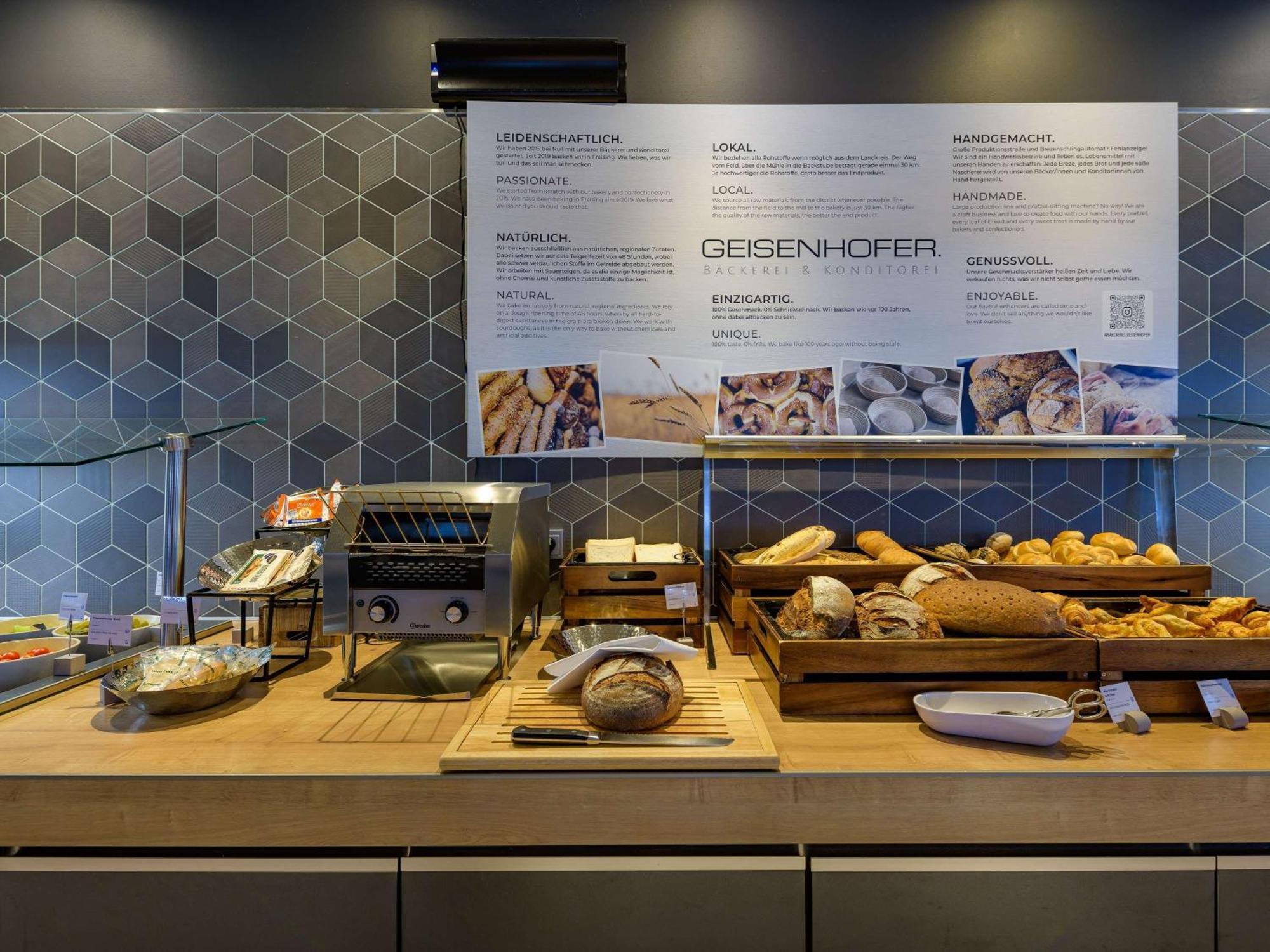 Novotel Muenchen Airport - Newly Renovated Frisinga Esterno foto Bread and pastry at the buffet