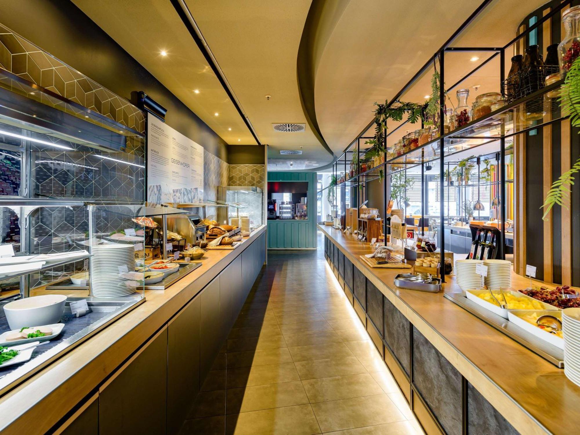 Novotel Muenchen Airport - Newly Renovated Frisinga Esterno foto Breakfast buffet
