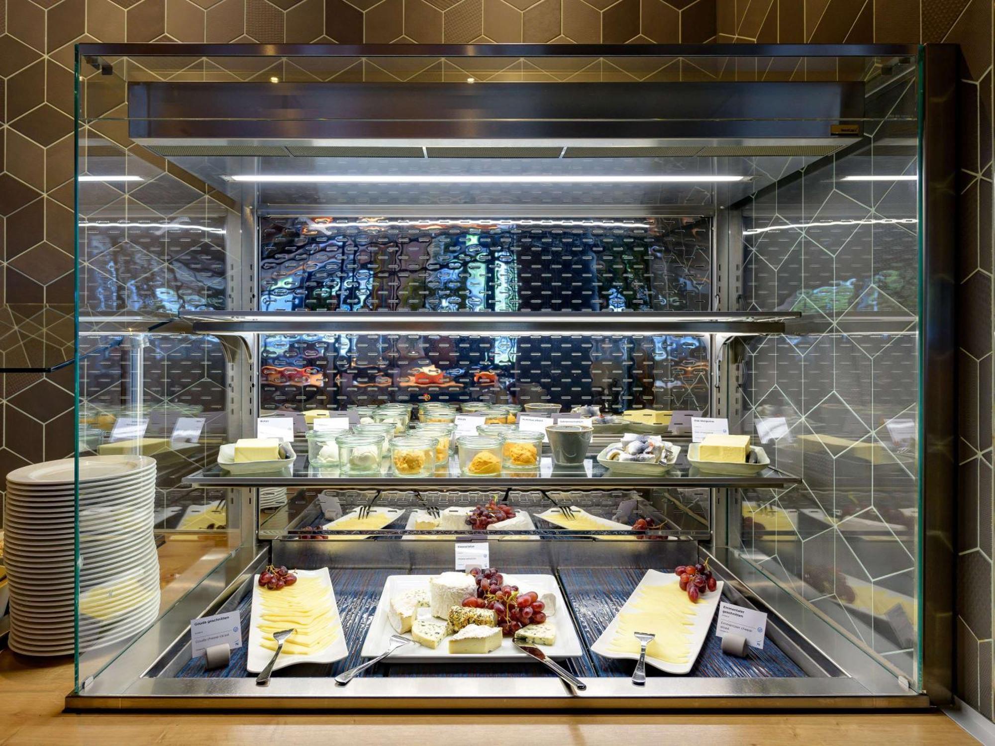 Novotel Muenchen Airport - Newly Renovated Frisinga Esterno foto Cheese selection
