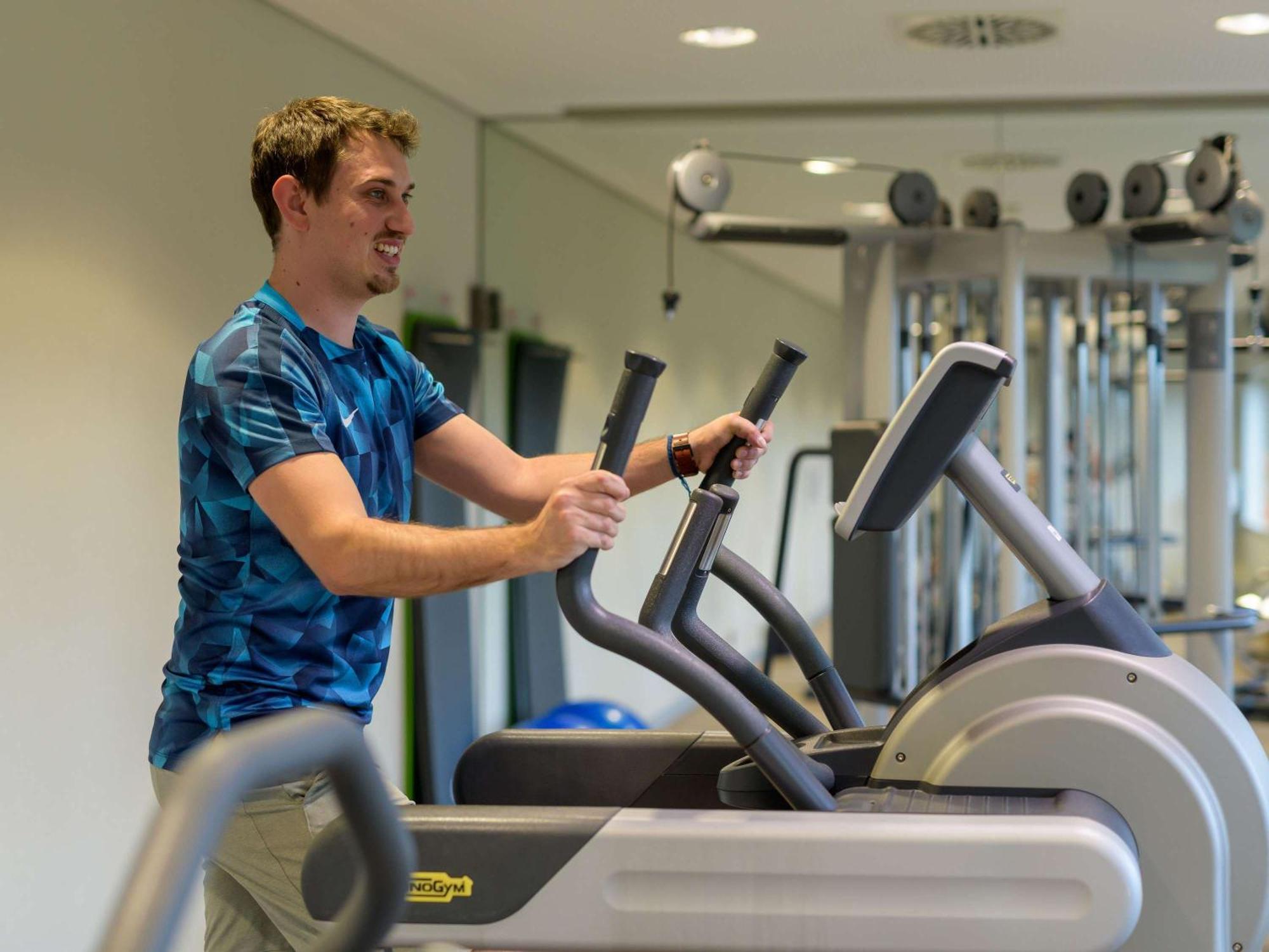 Novotel Muenchen Airport - Newly Renovated Frisinga Esterno foto Elliptical trainer