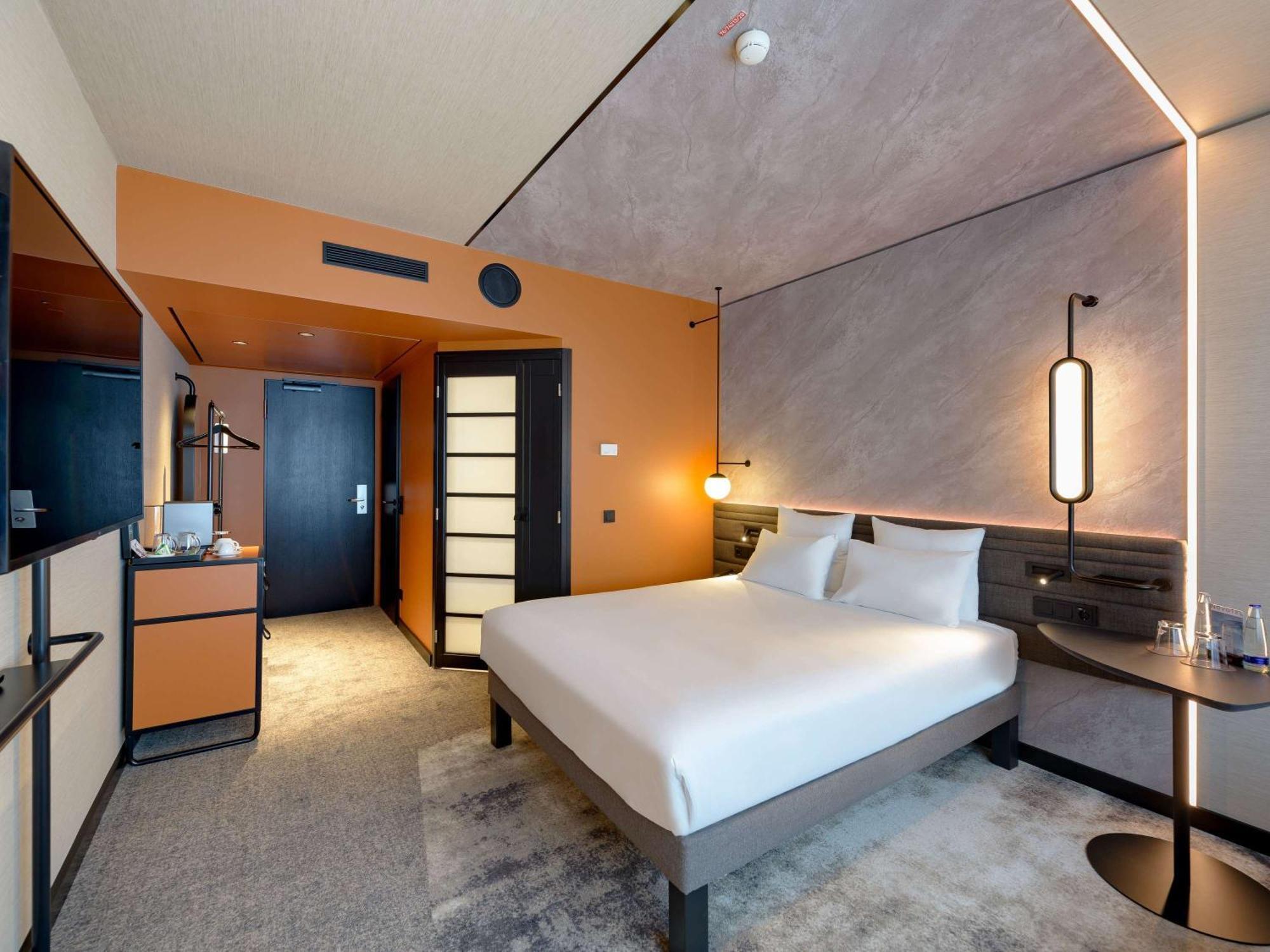 Novotel Muenchen Airport - Newly Renovated Frisinga Esterno foto Room interior